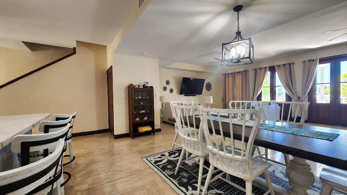 Dining Area 6