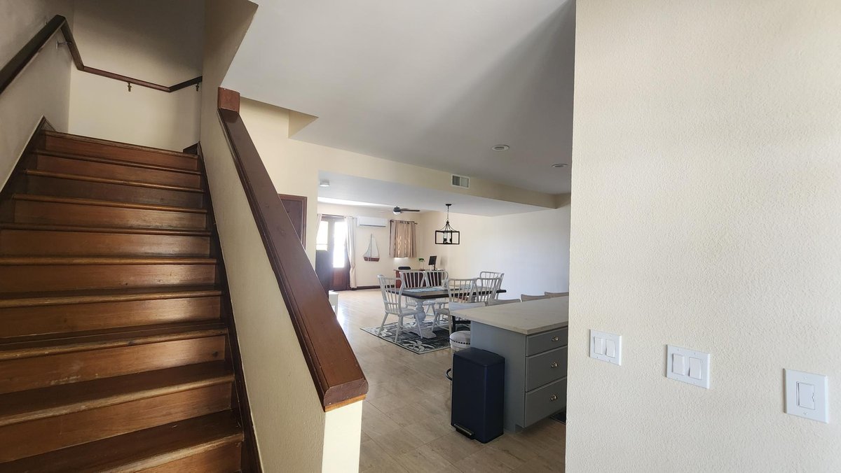 Front Entrance & Stairs