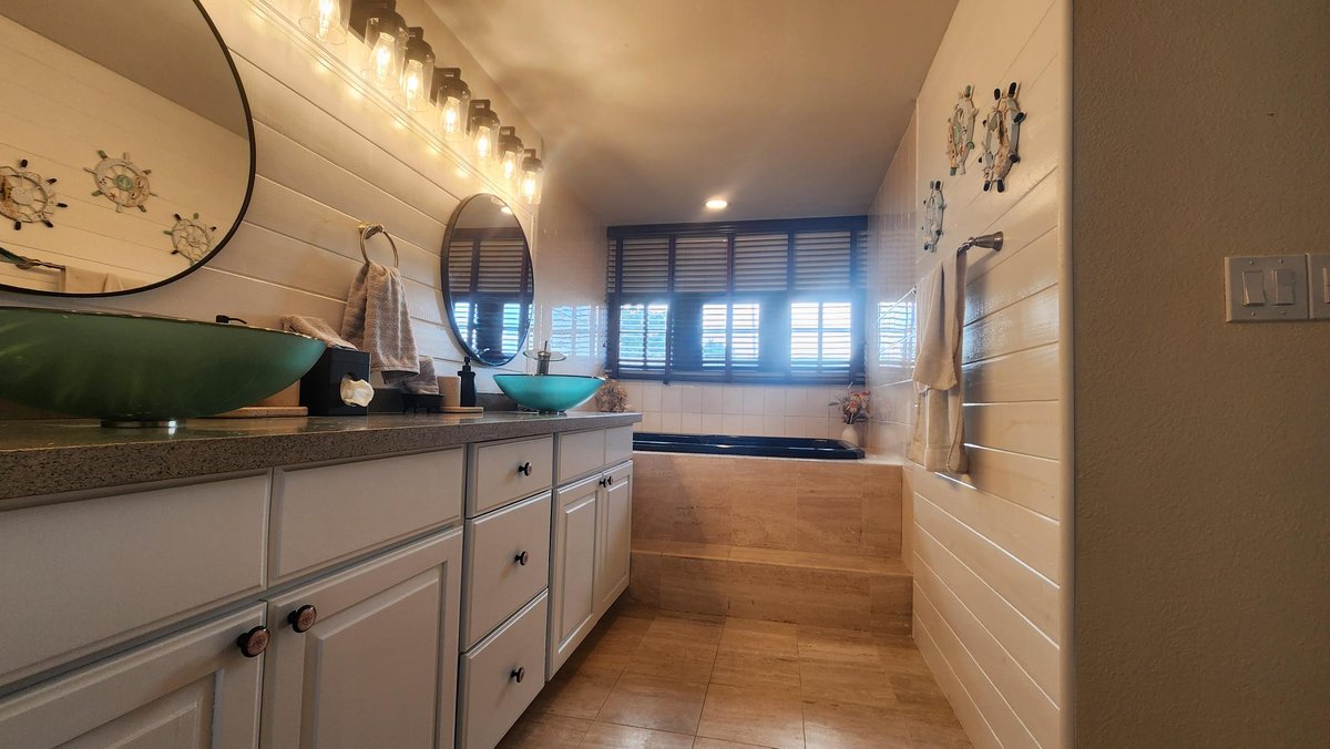 Main Bathroom 1